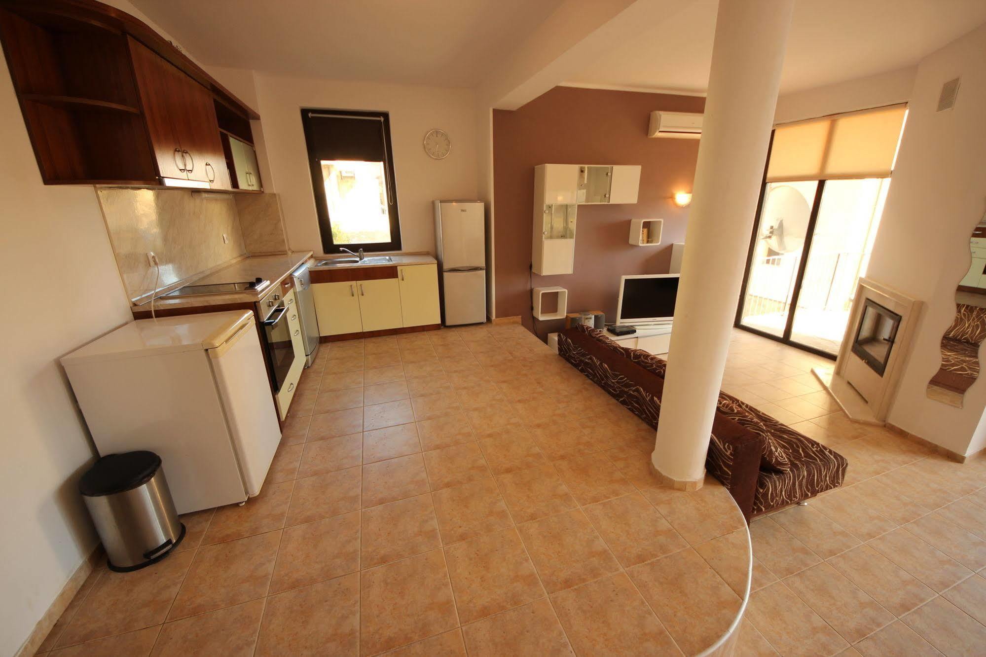 Menada Sunny Hill Villa Kosharitsa Exterior photo