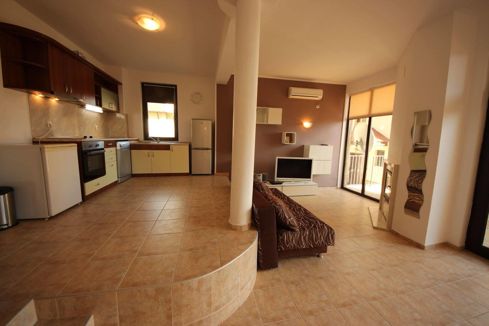 Menada Sunny Hill Villa Kosharitsa Exterior photo